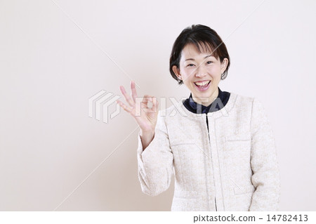 Cute woman in her 30's 14782413