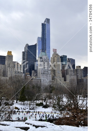 South Central Park between the snow South Central Park between the snow 14784366