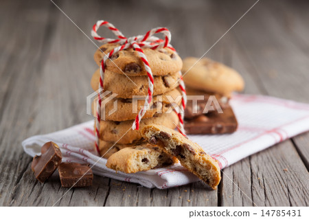 Chocolate chip cookies 14785431