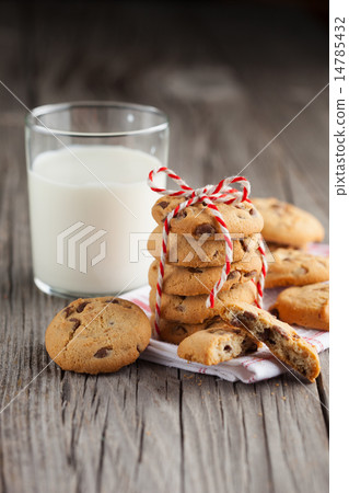 Chocolate chip cookies 14785432
