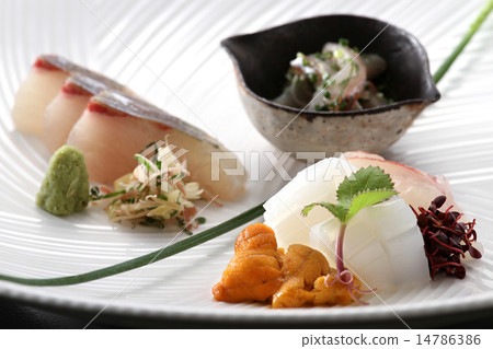 Assorted sashimi sashimi dish Japanese food fresh fish dishes 14786386