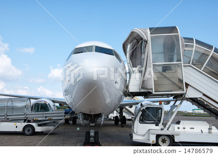 boeing 737 at the terminal 14786579
