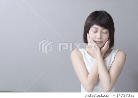 女子 14787352