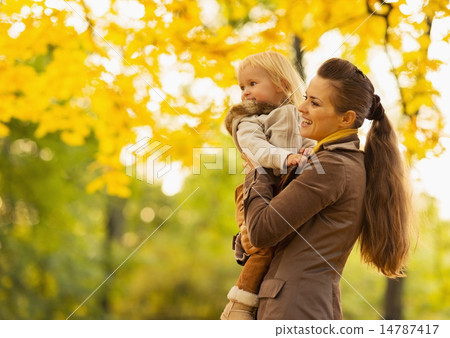 Young mother and baby looking on copy space Young mother and baby looking on copy space 14787417