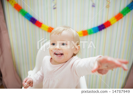 Eat smeared baby pulling hand in camera 14787949