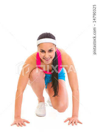 Smiling fitness young girl in start position ready for race. 14790325