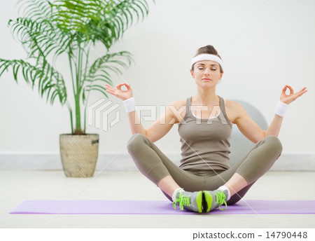 Healthy young woman meditating Healthy young woman meditating 14790448