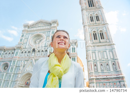 Happy young woman looking into distance in front of duomo in flo 14790734
