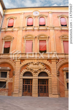 In the courtyard of the Palazzo Comunale In the courtyard of the Palazzo Comunale 14794987