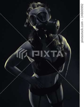 Woman and gas mask 14800992