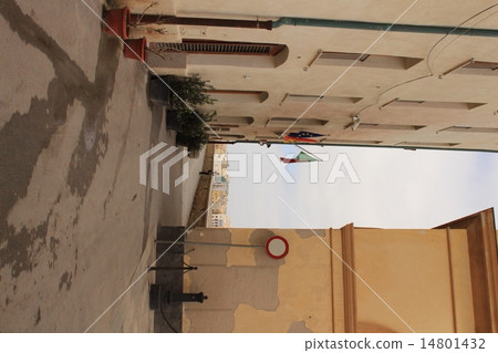 Italy Sicily Trapani, from the town to the coastal sidewalk 14801432
