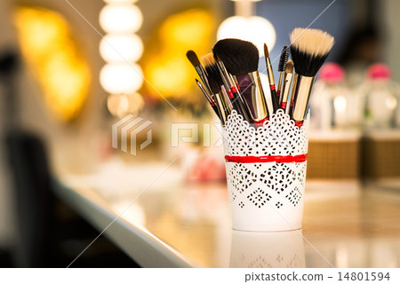 Brushes for make-up pn the table 14801594