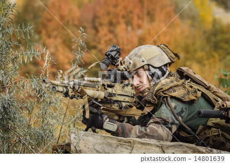 Ranger aim and shoot a Gun Ranger aim and shoot a Gun 14801639