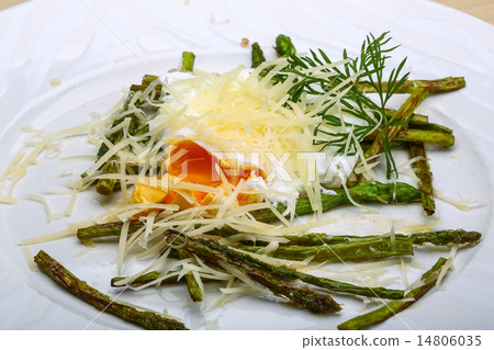 Benedict egg with asparagus 14806035