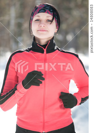Winter running 14808083