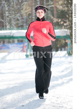 Winter running 14808090