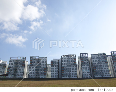 Modern condominium building in Singapore Modern condominium building in Singapore 14810908
