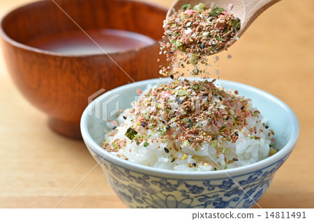 Sprinkle rice 14811491