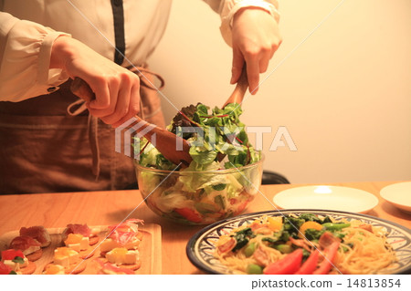 A woman who takes a salad A woman who takes a salad 14813854