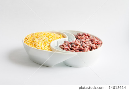 red and yellow beans in ceramics bowl 14818614