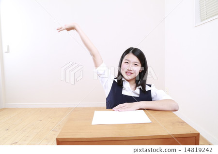 Girls raising their hands Junior high school students Girls raising their hands Junior high school students 14819242