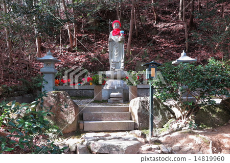 Mr. Okuno in Nakayamadera Okunoin 14819960