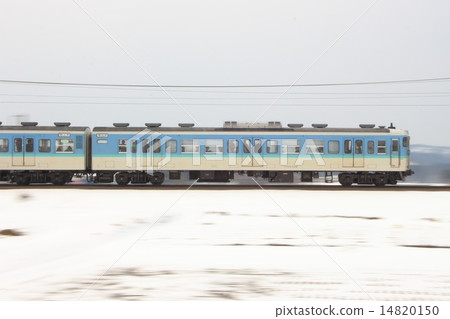 Running shot of Shinetsu mountain line 115 series Running shot of Shinetsu mountain line 115 series 14820150