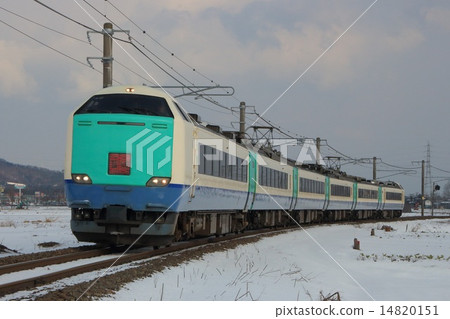 The 485 series Rapid Yuki Noi going through the Shinetsu mountain line 14820151