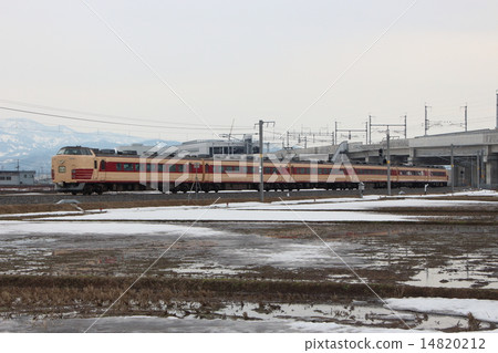 189 group train going through Shinetsu mountain line 14820212