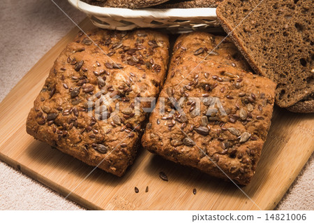 bread on a cutting board bread on a cutting board 14821006
