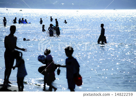 A sea bathing customer's silhouette 14822259