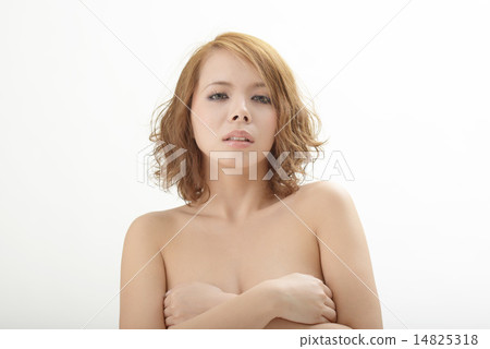 Female model to suppress bust and pose 14825318