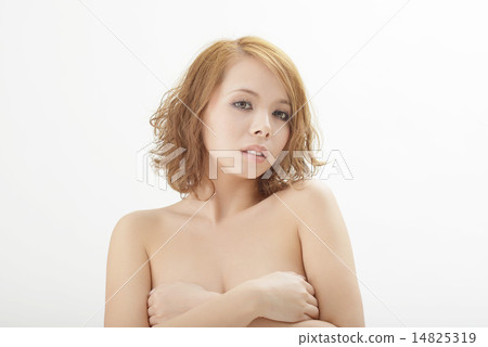 Female model to suppress bust and pose Female model to suppress bust and pose 14825319