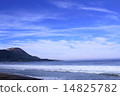 Sea and sky and mountains 14825782