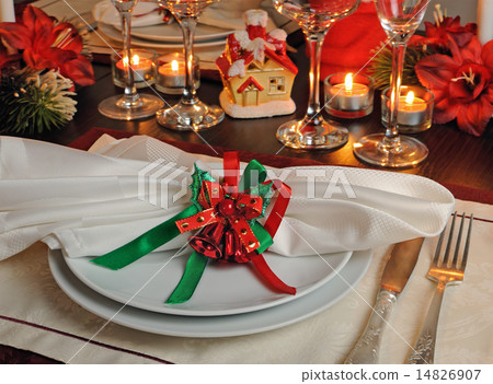 Festive Christmas table decoration Festive Christmas table decoration 14826907