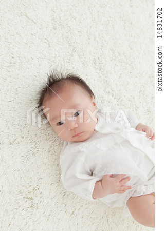 躺下 躺著 躺 14831702