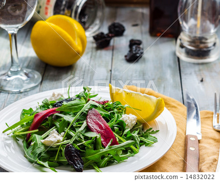 green salad of arugula with beets, goat cheese green salad of arugula with beets, goat cheese 14832022