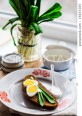 bread with wild garlic, sour cream and quail eggs 14833165