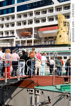 Passengers Passengers 14834281