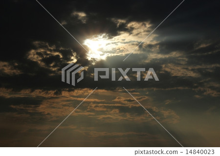 Light from the clouds seems to be a backlight. 14840023