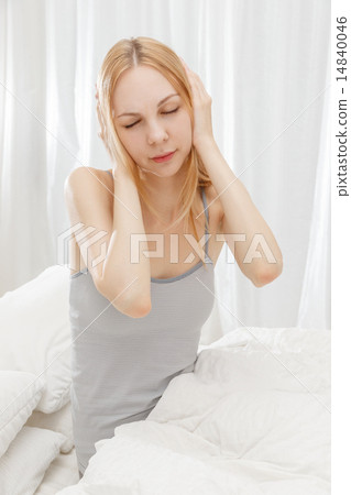 A white woman clogging ear 14840046