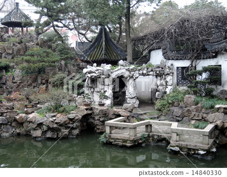 中國上海祗園（Yoen）著名花園，山。 14840330