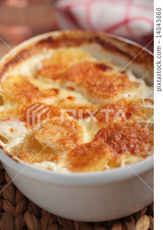Potatoes a la dauphinoise 14843868