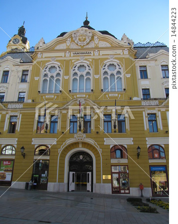 Visiting the city of Hungary (Pécs' city hall) 14844223