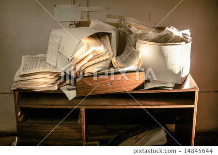Messy workplace Messy workplace 14845644