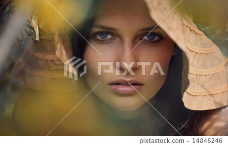 portrait of beautiful young girl 14846246