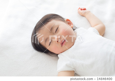 Baby to take a nap Baby to take a nap 14846400