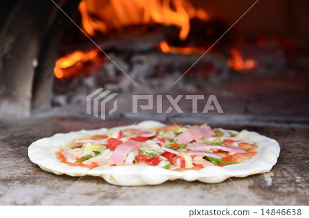 Pizza baked in a stone pot ♪ 14846638