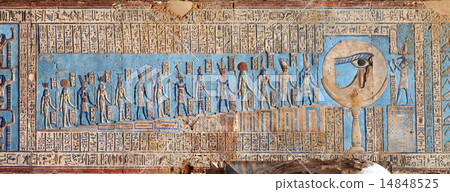 Hieroglyphic carvings in ancient egyptian temple 14848525