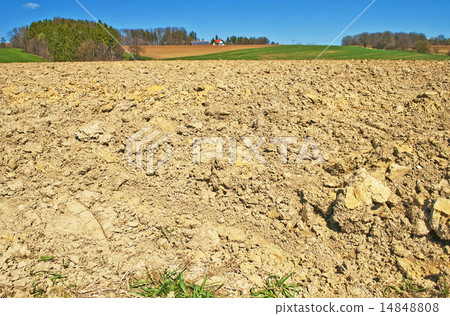 acre with big clods 14848808